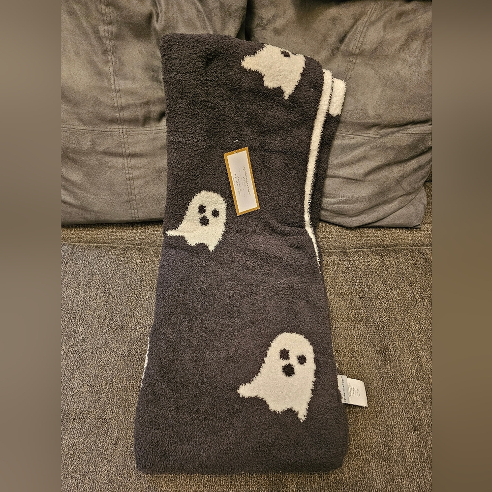 Cupcakes and Cashmere Dark Grey Ghost Black